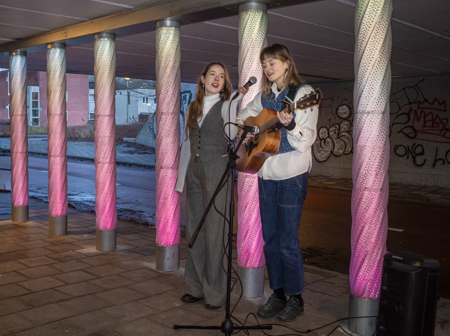 Opening Licht Echo met Barbara Biecht & Mattanja Gerritsen.     Foto: Benny van der Plank