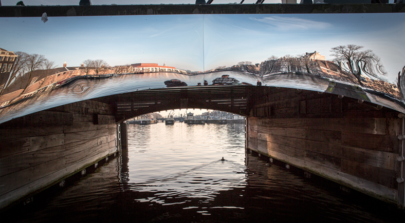 Appaers@Amsterdam Skinny Bridge Photo: Taco Anema